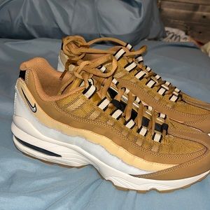 NEW Nike Airmax Y7 W7.5